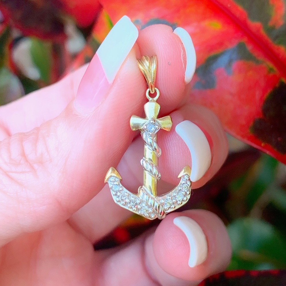 🔥SOLD🔥 10k 0.10 ctw Diamond Anchor Pendant